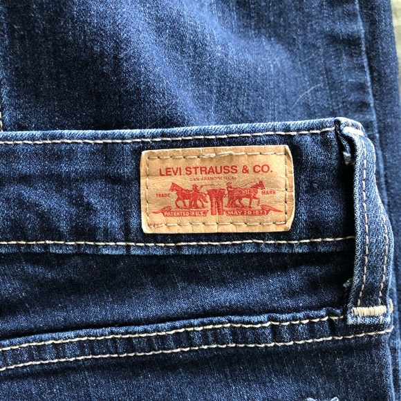 Levi women’s jean 518 super low Fits size 6 - Picture 3 of 4